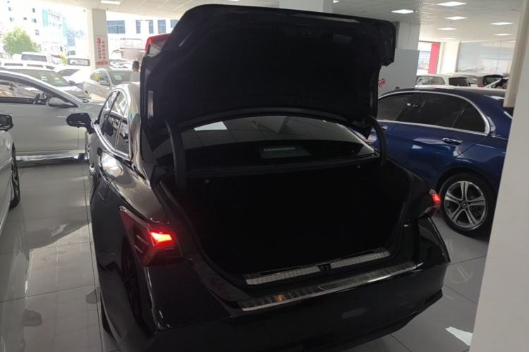 Used Toyota Avalon 2019 Dual-Engine 2.5L Luxury Edition China VI Standard Trunk