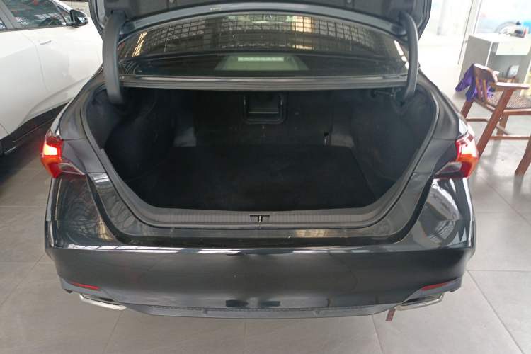 Used Toyota Avalon 2019 2.0L Ambition Edition China VI Trunk