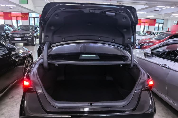 Used Toyota Avalon 2019 2.0L XLE Premium Edition China VI Trunk