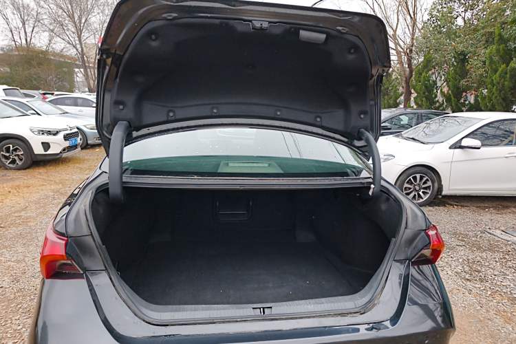 Used Toyota Avalon 2019 2.0L Ambition Edition China VI Trunk