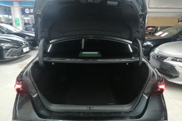 Used Toyota Avalon 2019 Dual-Engine 2.5L XLE Prestige Version China VI Standard Trunk