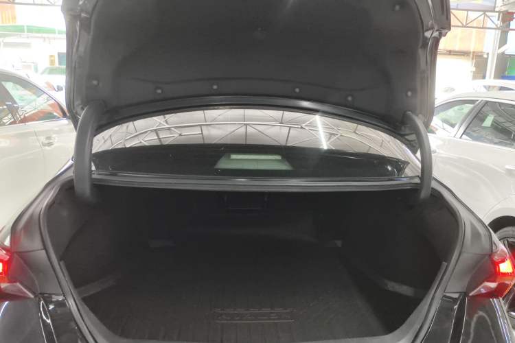 Used Toyota Avalon 2019 2.0L Ambition Edition China VI Trunk