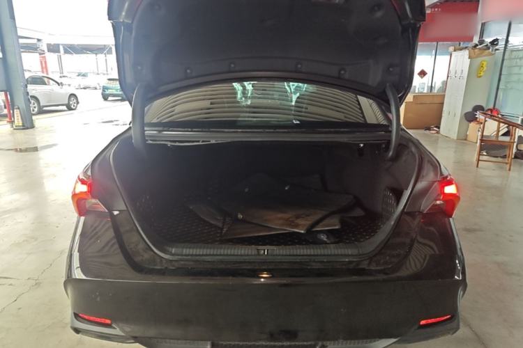 Used Toyota Avalon 2019 Dual-Engine 2.5L Luxury Edition China VI Standard Trunk