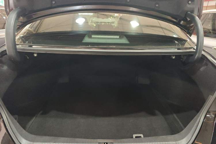Used Toyota Avalon 2019 Dual-Engine 2.5L Luxury Edition China VI Standard Trunk