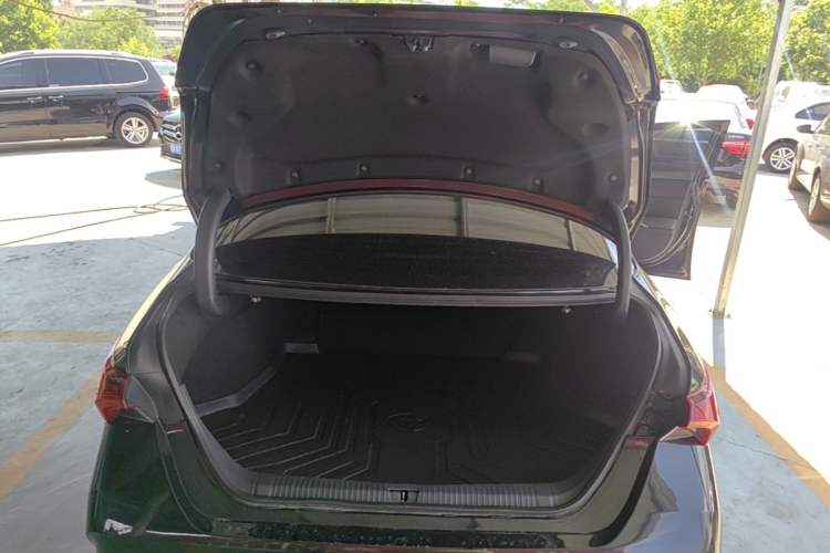 Used Toyota Avalon 2019 Dual-Engine 2.5L Luxury Edition China VI Standard Trunk