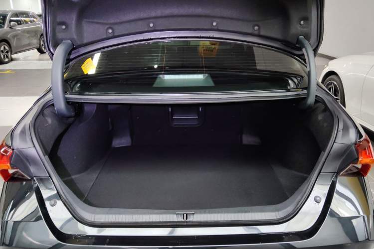 Used Toyota Avalon 2019 2.0L Ambition Edition China VI Trunk