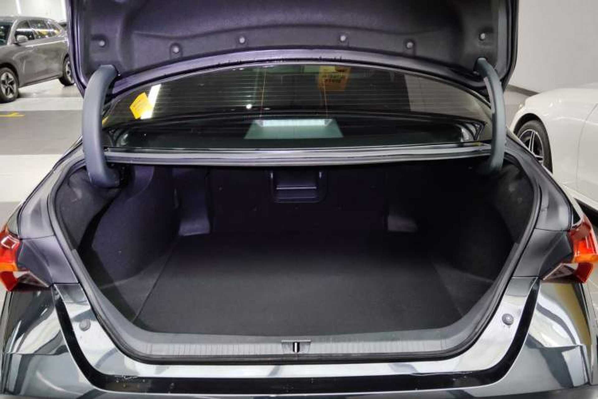Used Toyota Avalon 2019 2.0L Ambition Edition China VI Trunk