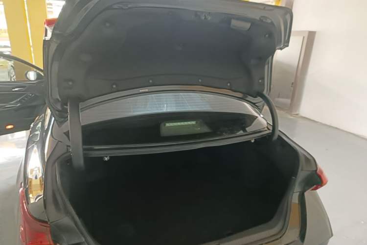 Used Toyota Avalon 2019 2.0L Luxury Edition China VI Standard Trunk