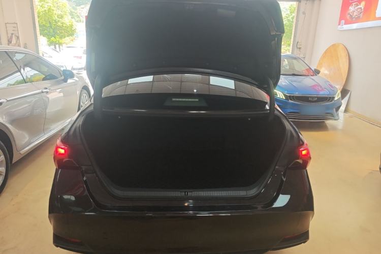 Used Toyota Avalon 2019 Dual-Engine 2.5L XLE Prestige Version China VI Standard Trunk