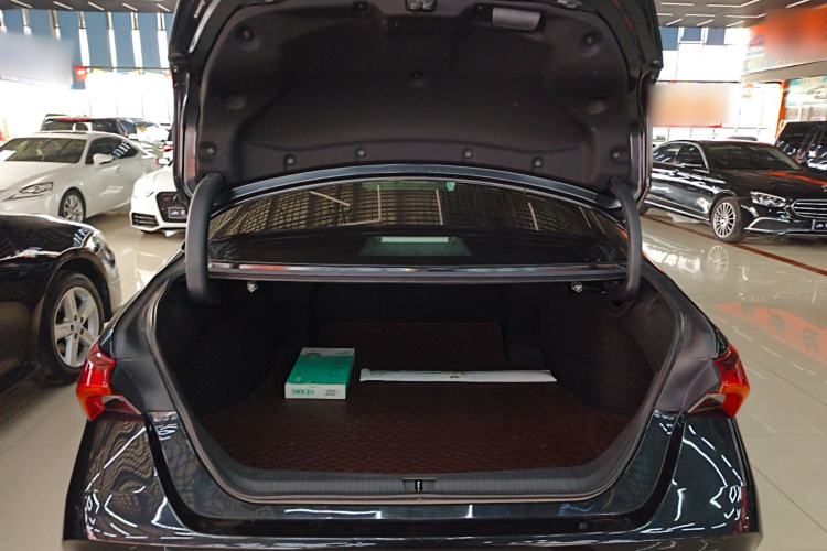 Used Toyota Avalon 2019 Dual-Engine 2.5L Luxury Edition China VI Standard Trunk