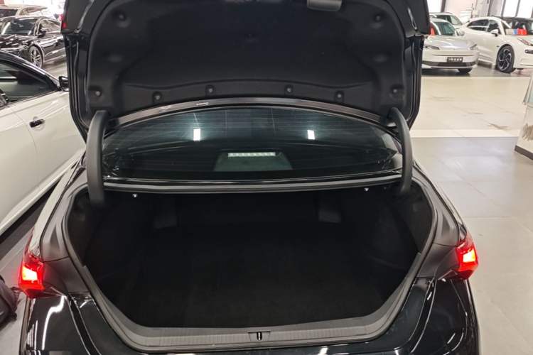 Used Toyota Avalon 2019 2.0L XLE Premium Edition China VI Trunk