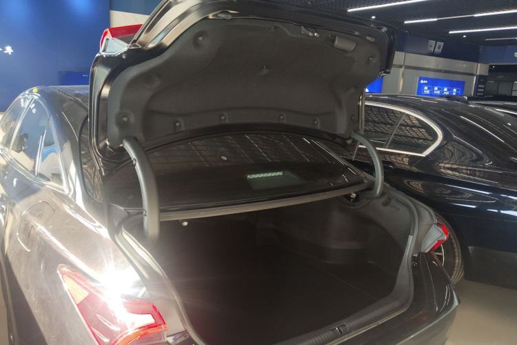 Used Toyota Avalon 2019 2.0L XLE Premium Edition China VI Trunk