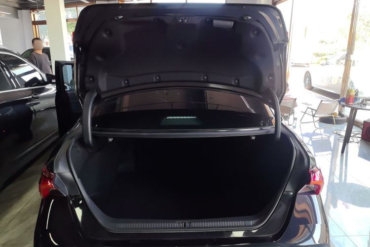 Used Toyota Avalon 2019 2.0L Luxury Edition China VI Standard Trunk