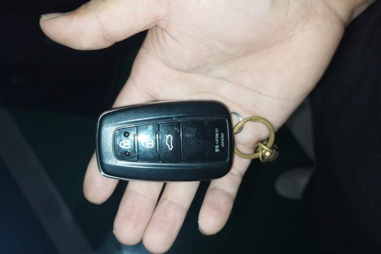 Used Toyota Avalon 2019 2.0L Ambition Edition China VI Vehicle Key