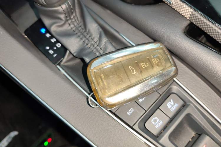 Used Toyota Avalon 2019 Dual-Engine 2.5L Luxury Edition China VI Standard Vehicle Key