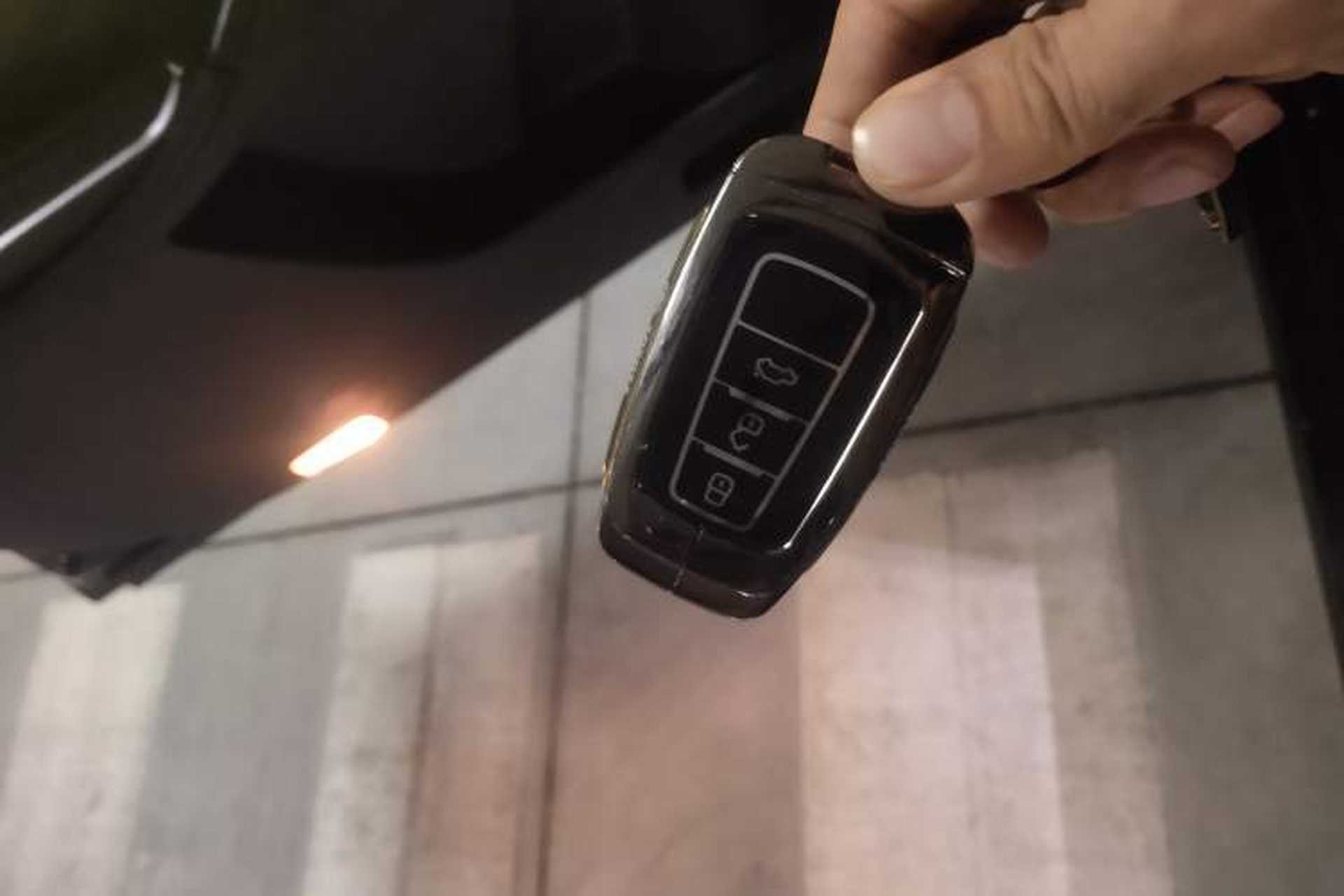Used Toyota Avalon 2019 2.0L Luxury Edition China VI Standard Vehicle Key
