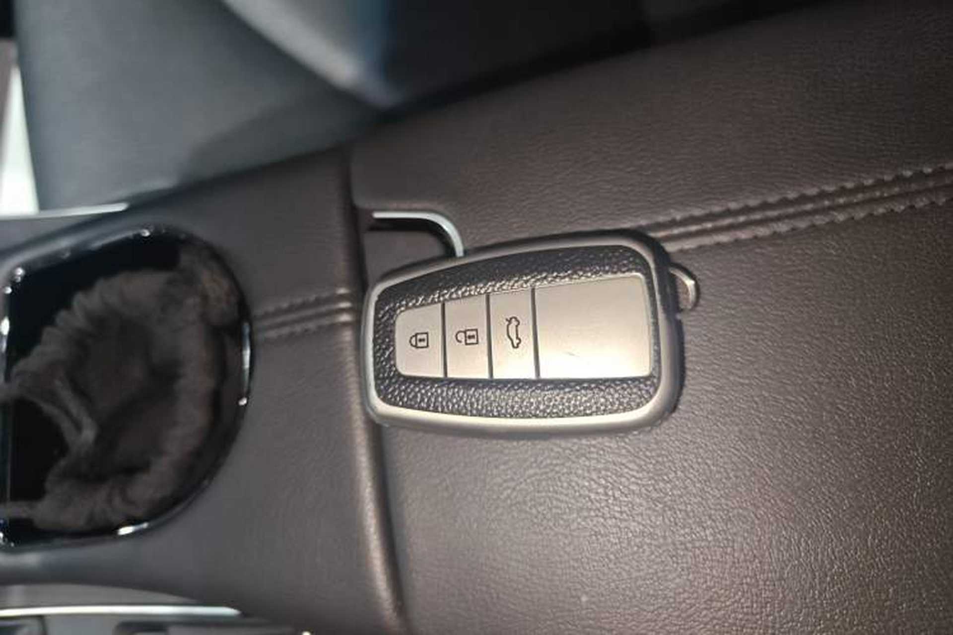 Used Toyota Avalon 2019 2.0L Luxury Edition China VI Standard Vehicle Key