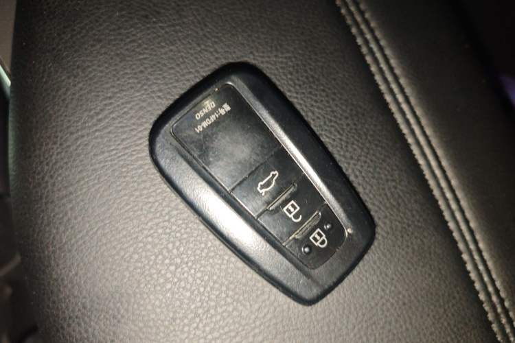 Used Toyota Avalon 2019 2.5L Touring Premium Version China VI Standard Vehicle Key