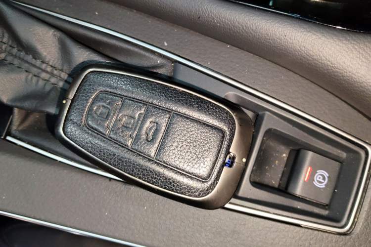 Used Toyota Avalon 2019 2.0L Luxury Edition China VI Standard Vehicle Key