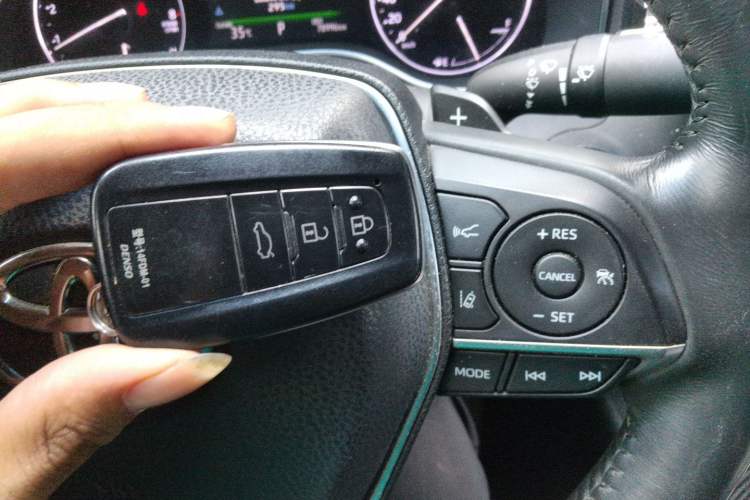 Used Toyota Avalon 2019 2.5L Touring Premium Version China VI Standard Vehicle Key