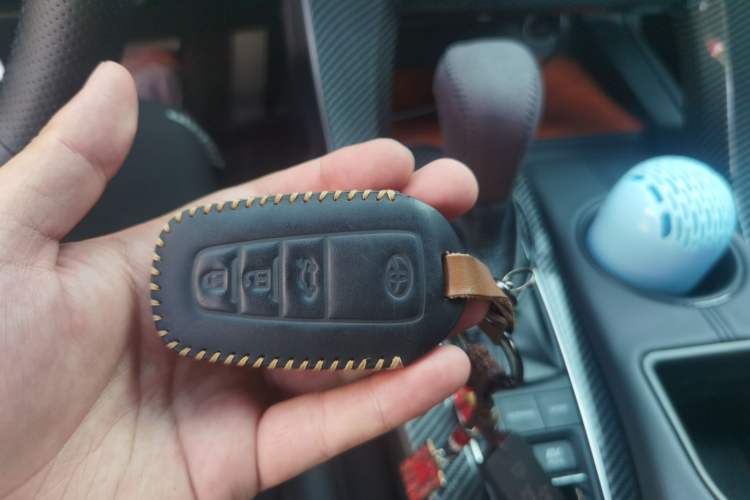 Used Toyota Avalon 2019 Dual-Engine 2.5L XLE Prestige Version China VI Standard Vehicle Key