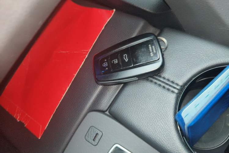 Used Toyota Avalon 2019 2.0L XLE Premium Edition China VI Vehicle Key