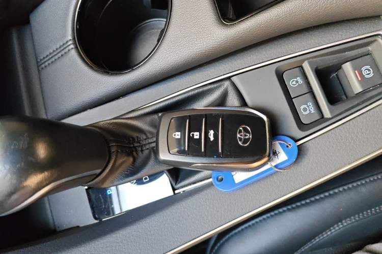 Used Toyota Avalon 2019 2.0L Luxury Edition China VI Standard Vehicle Key