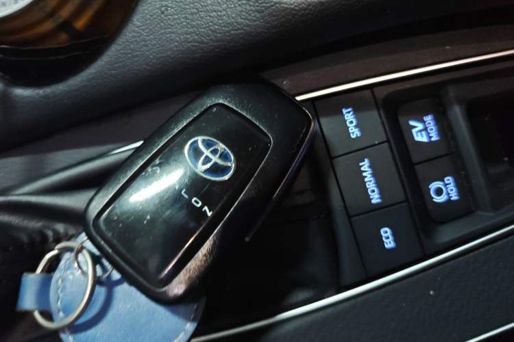 Used Toyota Avalon 2019 Dual-Engine 2.5L Luxury Edition China VI Standard Vehicle Key