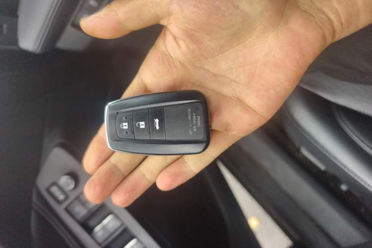 Used Toyota Avalon 2019 2.0L Luxury Edition China VI Standard Vehicle Key