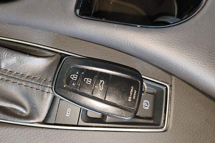 Used Toyota Avalon 2019 Dual-Engine 2.5L Luxury Edition China VI Standard Vehicle Key