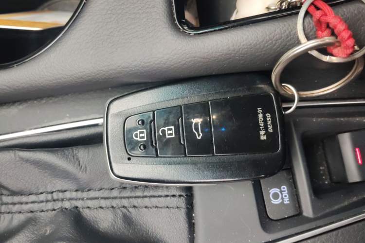 Used Toyota Avalon 2019 2.0L Ambition Edition China VI Vehicle Key