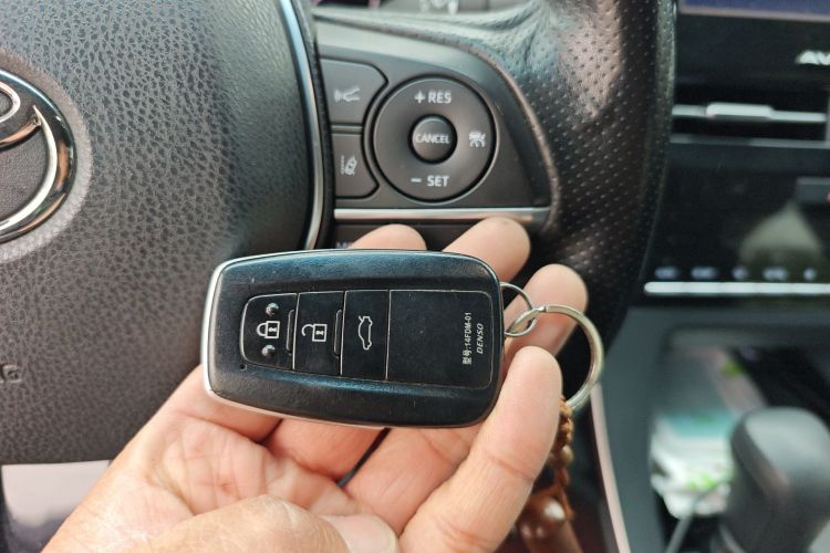 Used Toyota Avalon 2019 2.5L Ambition Version China VI Standard Vehicle Key