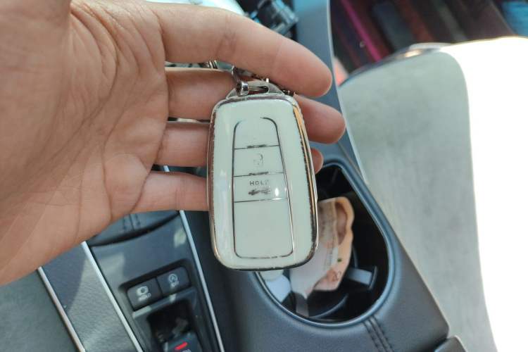 Used Toyota Avalon 2019 2.0L Luxury Edition China VI Standard Vehicle Key