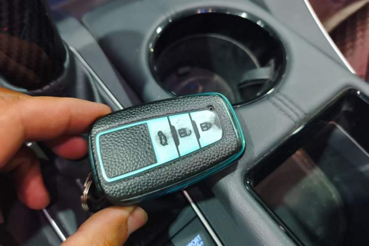 Used Toyota Avalon 2019 2.5L Ambition Version China VI Standard Vehicle Key