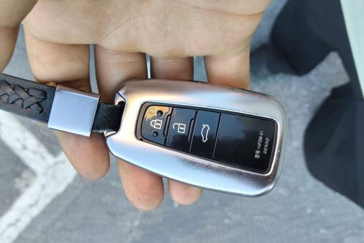 Used Toyota Avalon 2019 2.0L Luxury Edition China VI Standard Vehicle Key