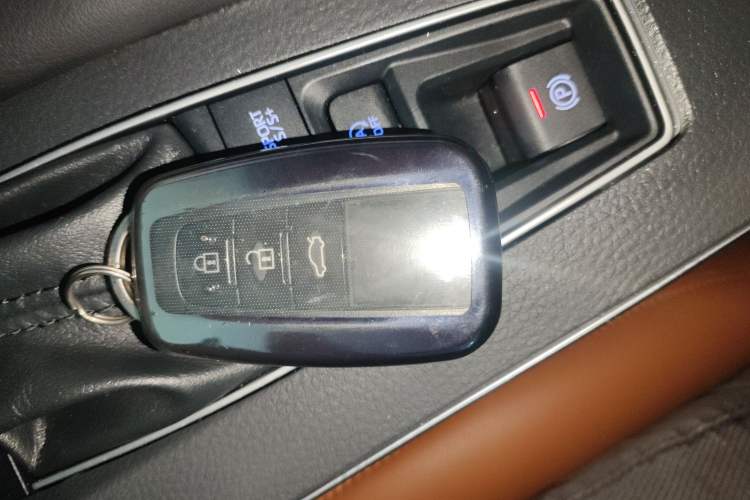 Used Toyota Avalon 2019 2.5L Ambition Version China VI Standard Vehicle Key