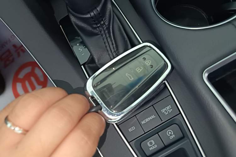 Used Toyota Avalon 2019 2.5L Touring Premium Version China VI Standard Vehicle Key