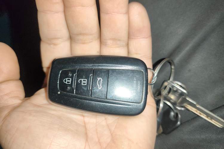 Used Toyota Avalon 2019 2.5L Ambition Version China VI Standard Vehicle Key
