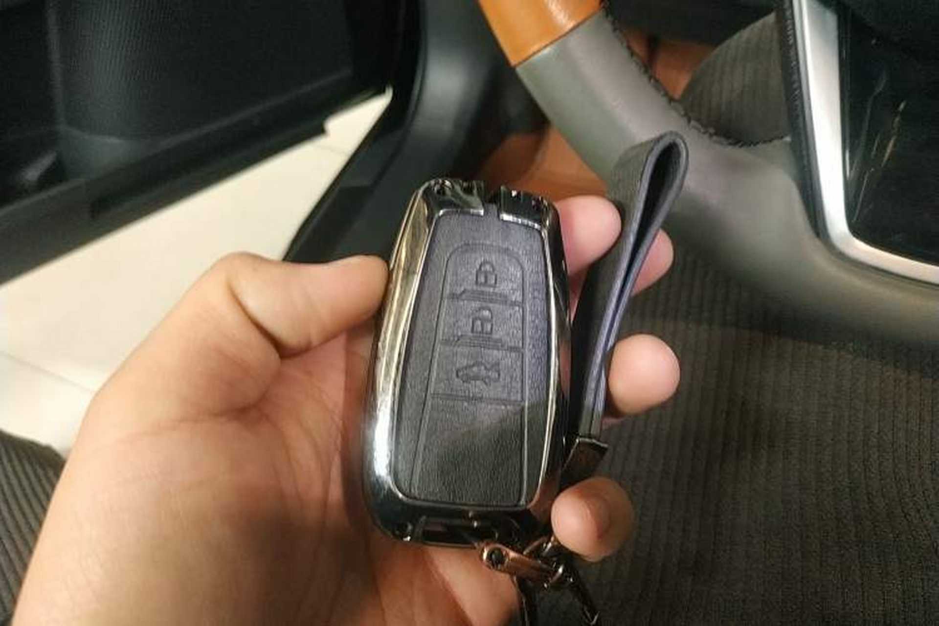 Used Toyota Avalon 2019 Dual-Engine 2.5L XLE Prestige Version China VI Standard Vehicle Key