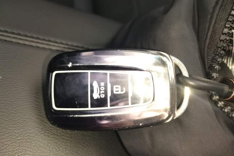 Used Toyota Avalon 2019 2.0L Luxury Edition China VI Standard Vehicle Key
