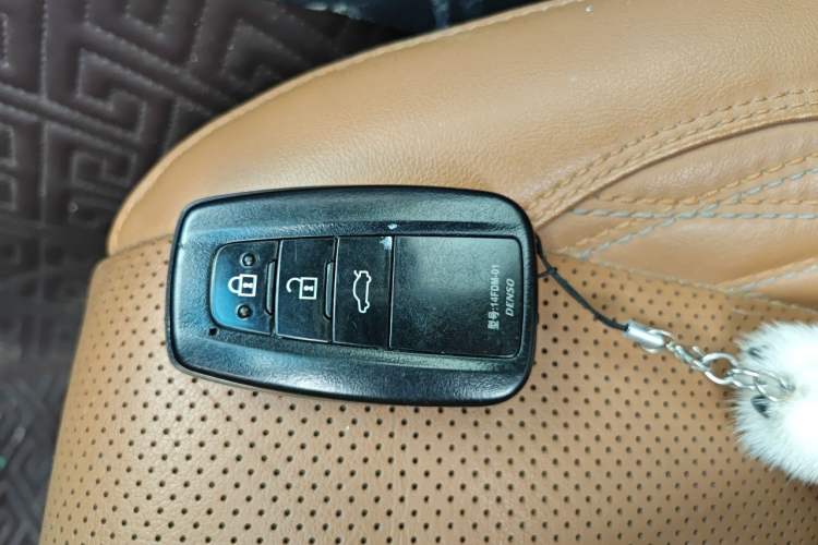 Used Toyota Avalon 2019 Dual-Engine 2.5L Limited Flagship Edition China V Standard Vehicle Key