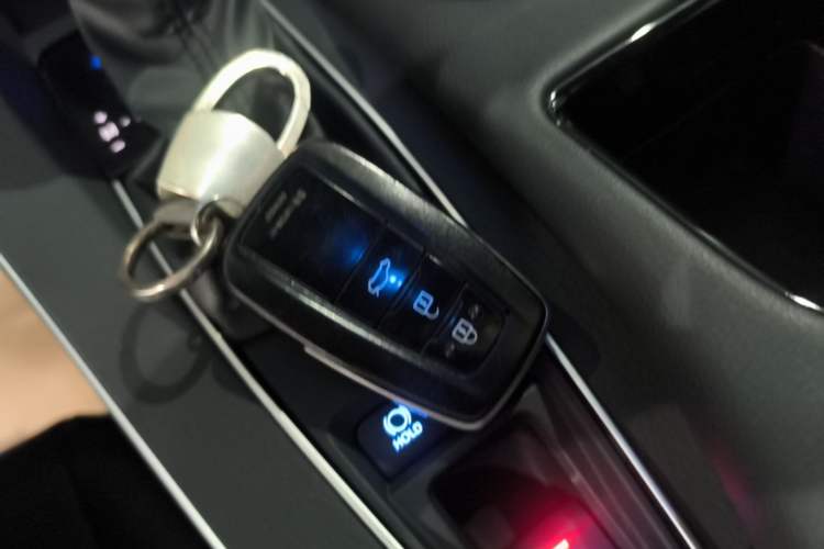 Used Toyota Avalon 2019 2.0L Luxury Edition China VI Standard Vehicle Key