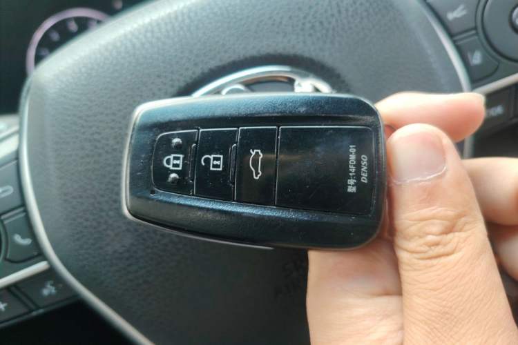 Used Toyota Avalon 2019 2.5L Touring Premium Version China VI Standard Vehicle Key