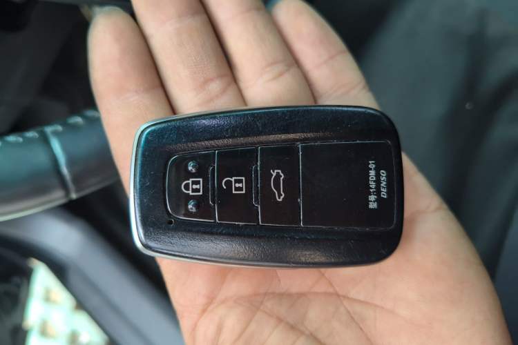 Used Toyota Avalon 2019 2.0L Luxury Edition China VI Standard Vehicle Key