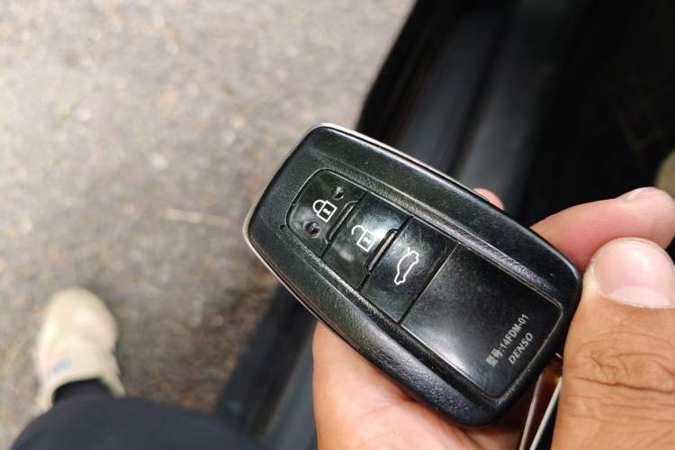 Used Toyota Avalon 2019 Dual-Engine 2.5L Luxury Edition China VI Standard Vehicle Key