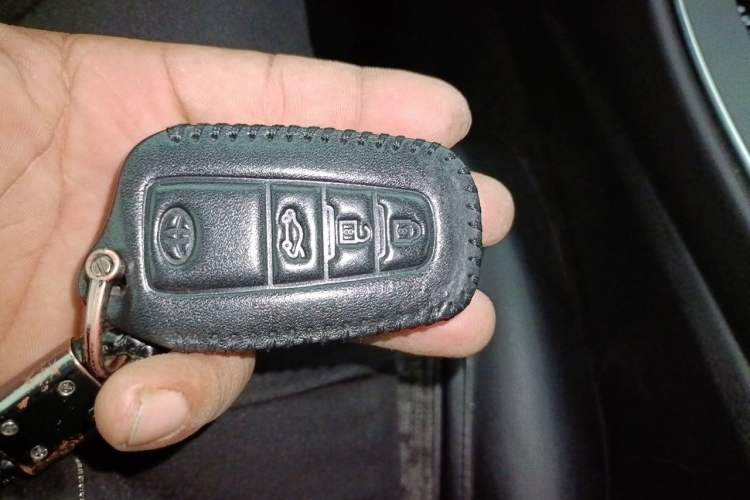 Used Toyota Avalon 2019 2.5L Ambition Version China VI Standard Vehicle Key