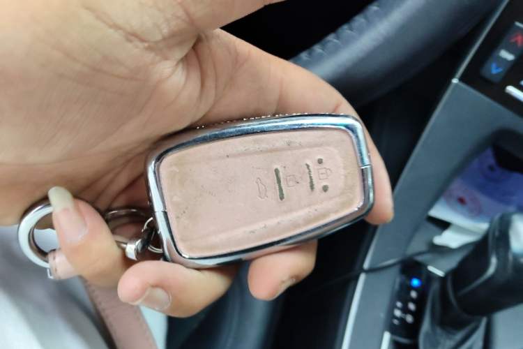 Used Toyota Avalon 2019 2.0L XLE Premium Edition China VI Vehicle Key