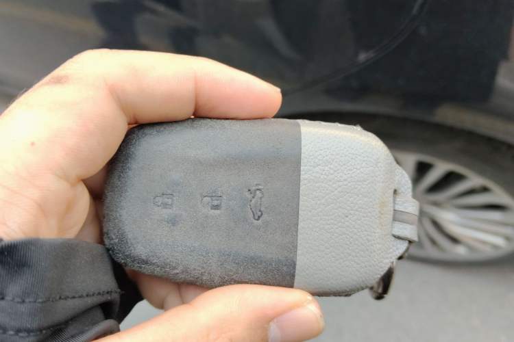 Used Toyota Avalon 2019 Dual-Engine 2.5L XLE Prestige Version China VI Standard Vehicle Key
