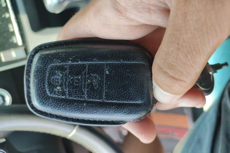 Used Toyota Avalon 2019 2.0L XLE Premium Edition China VI Vehicle Key