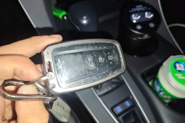 Used Toyota Avalon 2019 2.0L Luxury Edition China VI Standard Vehicle Key